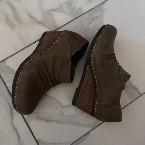 DANSKO soft tan leather wedge ankle booties - Picture 10 of 12